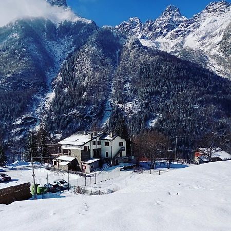 Hotel Sasso Nero Chiesa in Valmalenco Exterior foto