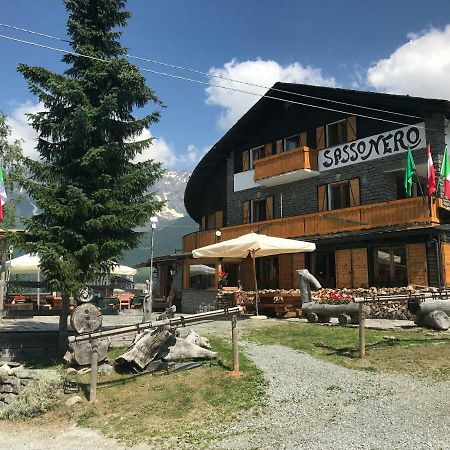 Hotel Sasso Nero Chiesa in Valmalenco Exterior foto