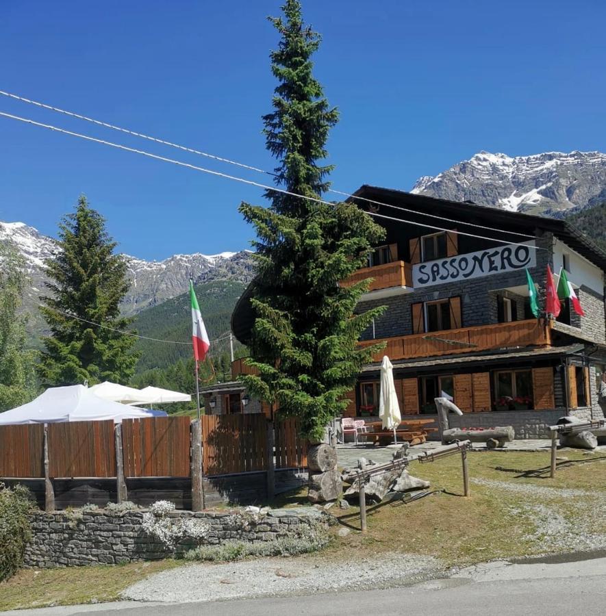 Hotel Sasso Nero Chiesa in Valmalenco Exterior foto