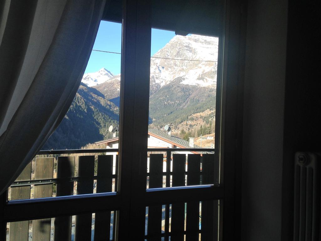 Hotel Sasso Nero Chiesa in Valmalenco Exterior foto