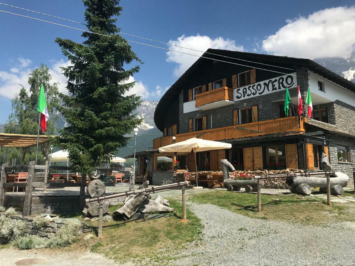 Hotel Sasso Nero Chiesa in Valmalenco Exterior foto